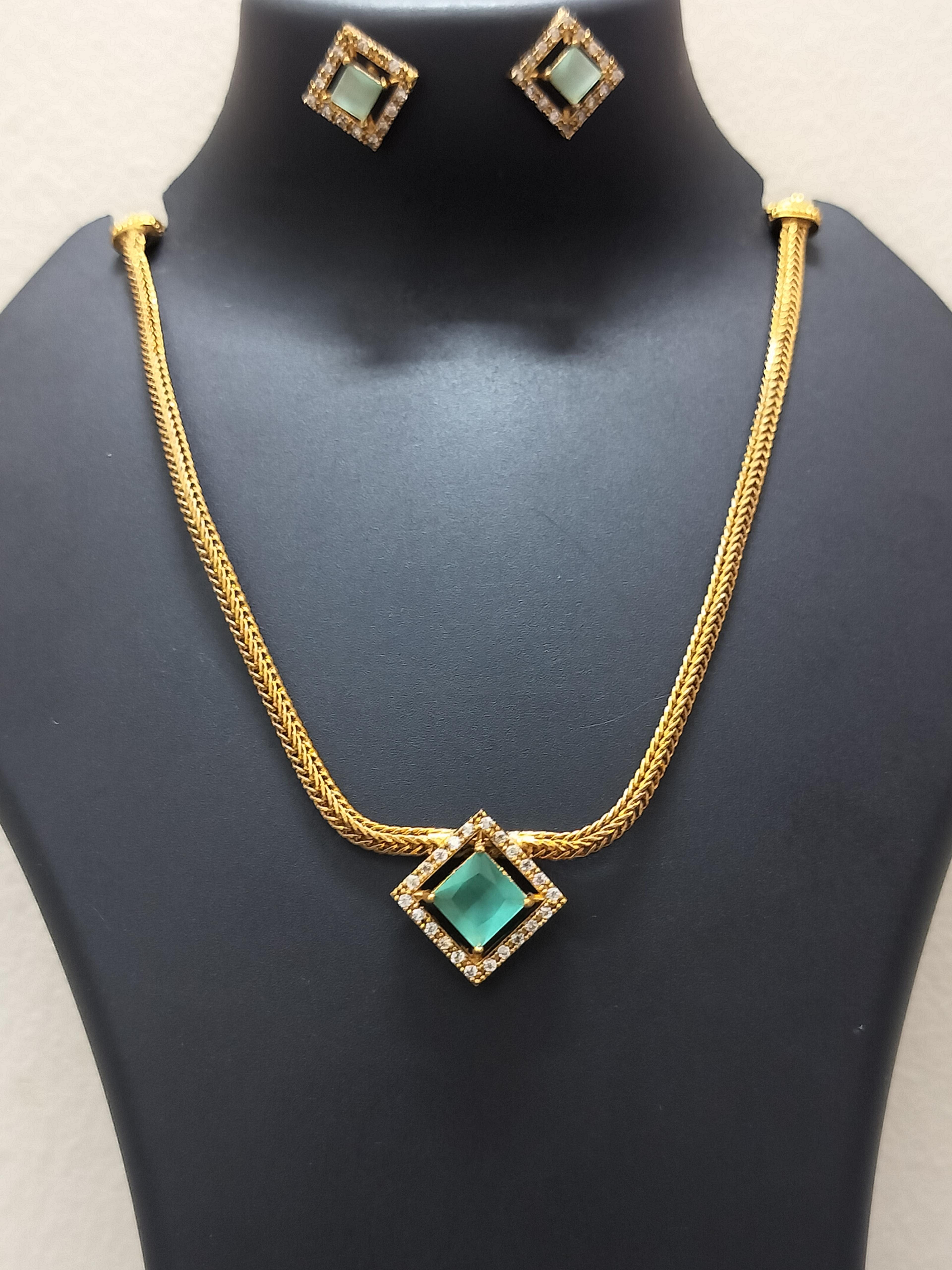 Royal emerald green pendant - product media