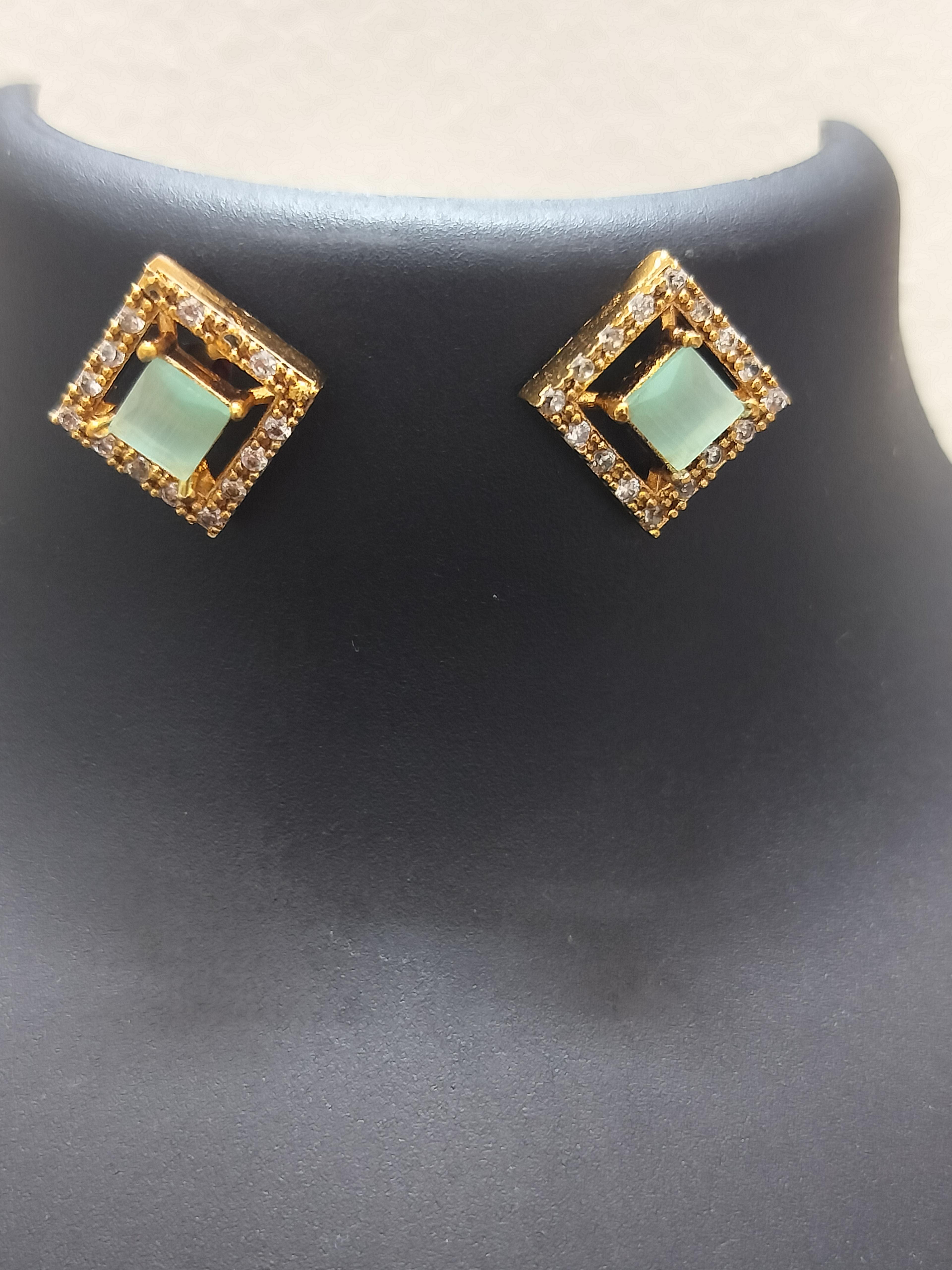 Royal emerald green pendant - product media