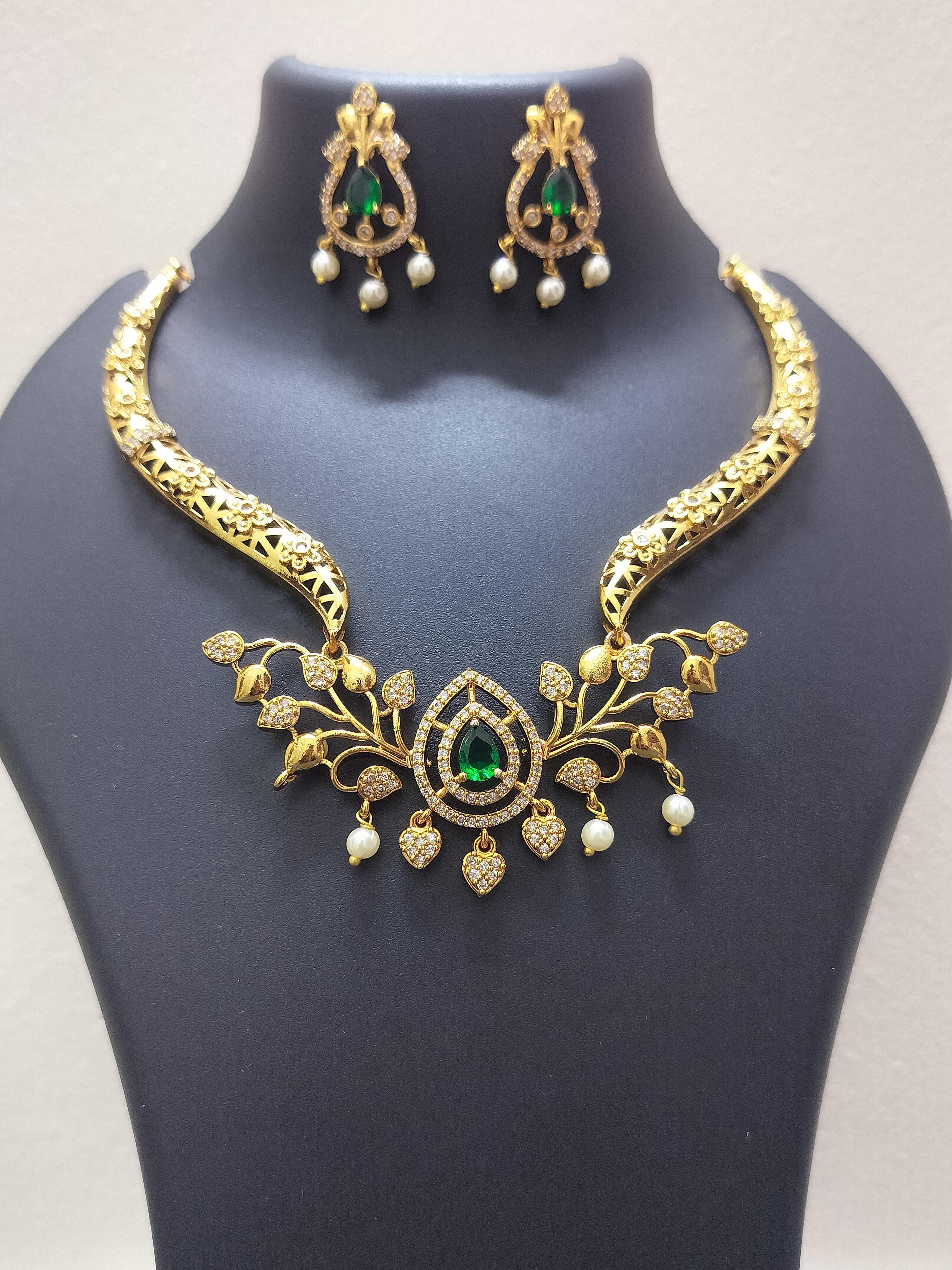 Leaf patten,luxury pearl with green crystel - product media