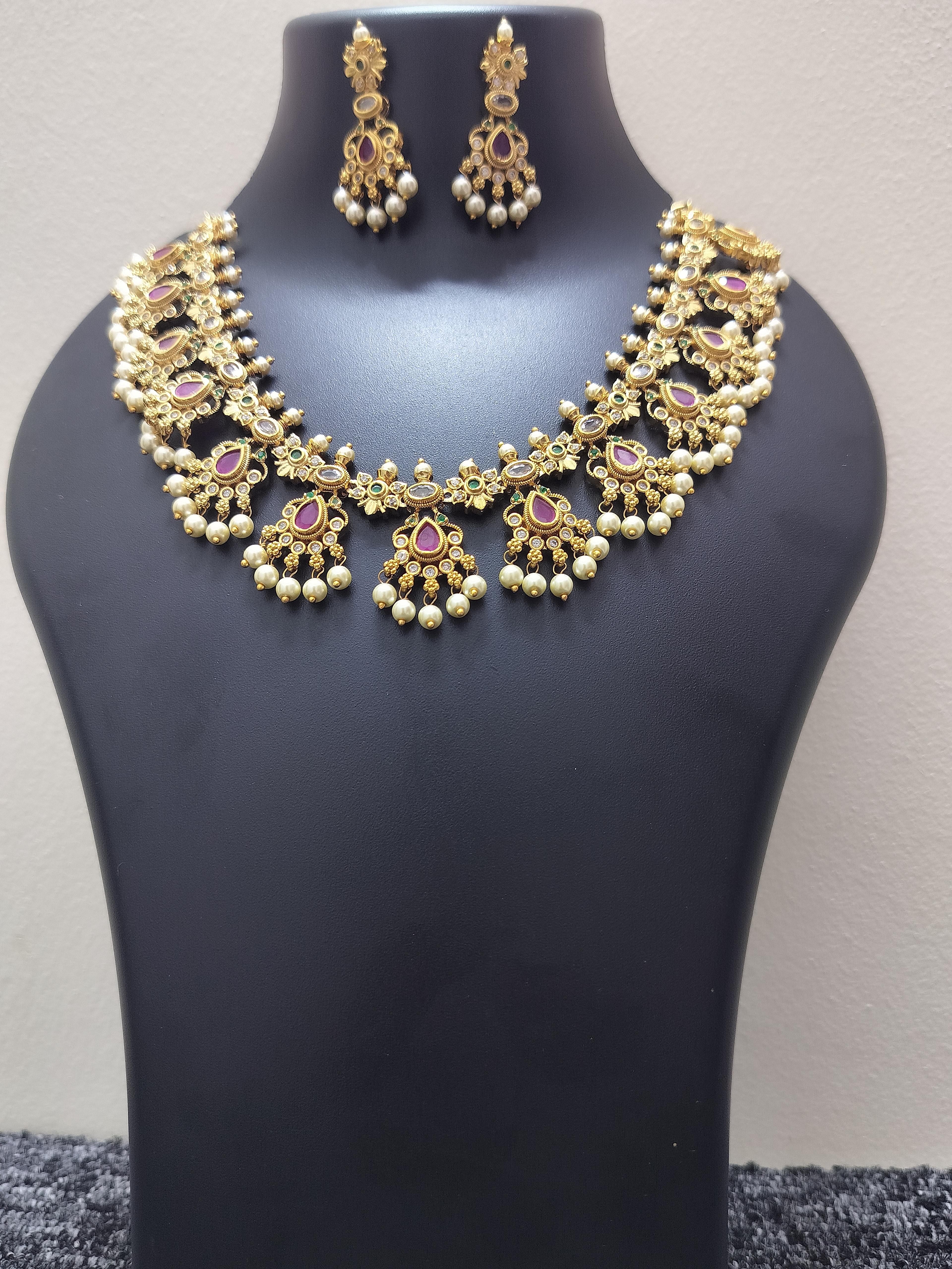 Luxury antique pearl drop - product media